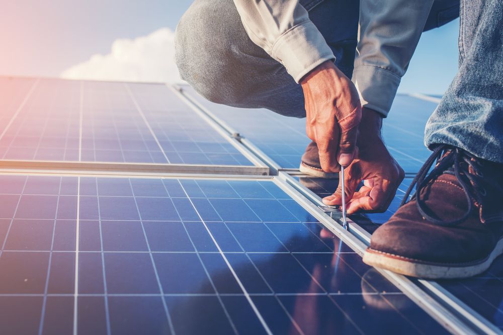 9 Signs That Your Solar Panels Need Repair or Replacement